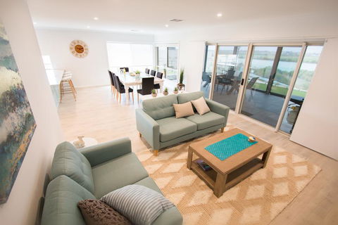 Serenity And Sweeping Murray River Views - Nelsons Bay Accommodation 3