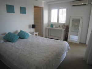 Breathtaking Views Over Currimundi Lake! - Accommodation Nelson Bay 5