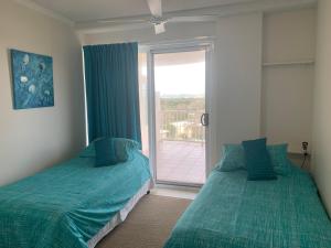 Breathtaking Views Over Currimundi Lake! - Accommodation Nelson Bay 3