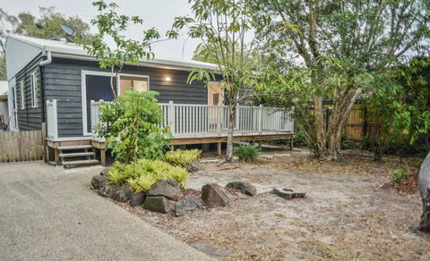 Currimundi Beach House - 1min To Currimundi Lake & Beach - Accommodation Nelson Bay 0