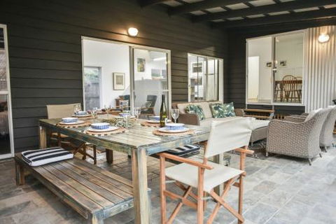 Currimundi Beach House - 1min To Currimundi Lake & Beach - Accommodation Nelson Bay 2