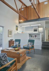 Currimundi Beach House - 1min To Currimundi Lake & Beach - Accommodation Nelson Bay 5