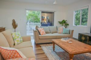 Currimundi Beach House - 1min To Currimundi Lake & Beach - Accommodation Nelson Bay 4