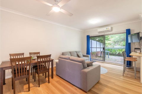 Adriana 4 Open Plan Living With Backyard - Accommodation Nelson Bay 3