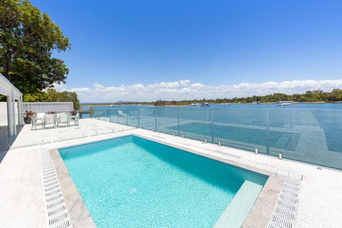 Affordable Riverfront, Pool, Private Pontoon - Accommodation Nelson Bay 0