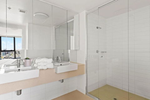 A 2BR Apt With Amazing Harbor Views FREE Parking - Accommodation Nelson Bay 2