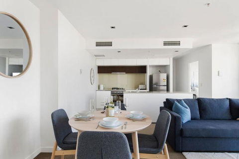 A 2BR Apt With Amazing Harbor Views FREE Parking - Accommodation Nelson Bay 3