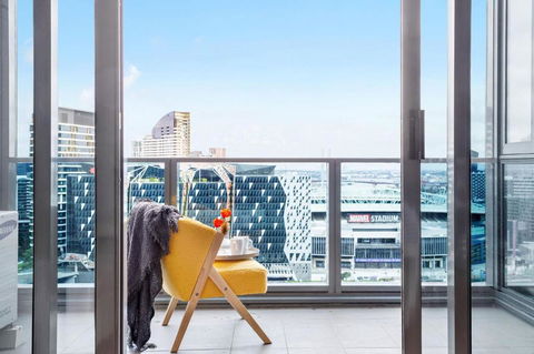 A 2BR Apt With Harbour Views And FREE Parking - Accommodation Nelson Bay 0