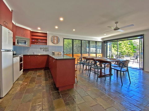 A BEACH AFFAIR - Accommodation Nelson Bay 3