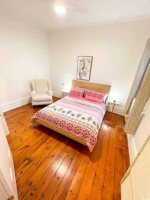 A Beautiful Terrace House With Parking & Courtyard - Accommodation Nelson Bay 4