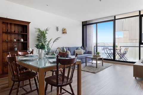 A Chic 2BR Apt Near Melbourne Uni FREE Parking - Accommodation Nelson Bay 0
