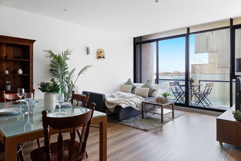 A Chic 2BR Apt Near Melbourne Uni FREE Parking - Accommodation Nelson Bay 2