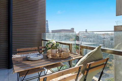 A Chic 2BR Apt Near Melbourne Uni FREE Parking - Accommodation Nelson Bay 4