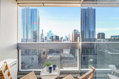 A Chic 2BR Apt Near Southern Cross City Views - Accommodation Nelson Bay 1