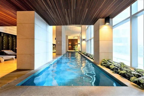 A Chic 2BR Apt Near Southern Cross City Views - Accommodation Nelson Bay 2