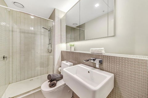 A Chic 2BR Apt Near Southern Cross City Views - Accommodation Nelson Bay 4