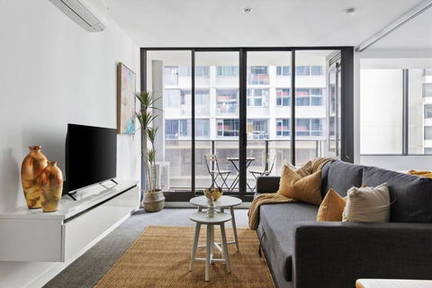 A Chic 2BR Apt Near Southern Cross, With Secure Parking - Accommodation Nelson Bay 0