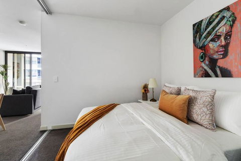 A Chic 2BR Apt Near Southern Cross, With Secure Parking - Accommodation Nelson Bay 2