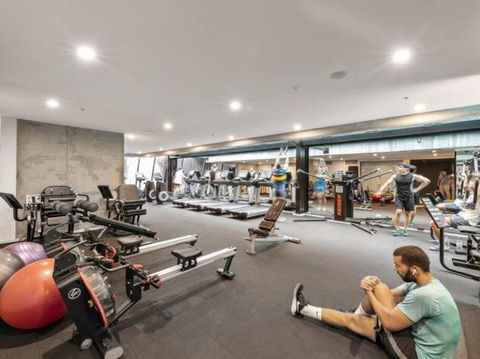 A Chic 2BR Apt Near Southern Cross, With Secure Parking - Accommodation Nelson Bay 3