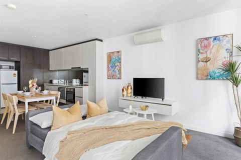 A Chic 2BR Apt Near Southern Cross, With Secure Parking - Accommodation Nelson Bay 4