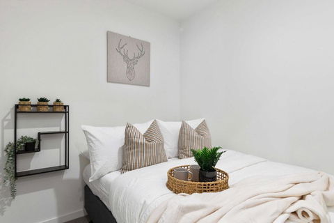 A Chic 2BR Apt Right Next To Melbourne Central - Accommodation Nelson Bay 4