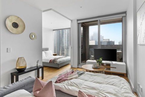 A Chic & Lovely 2BR Apt CBD With City Views - Accommodation Nelson Bay 3