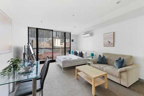 A Chic Studio Only A 4-min Walk To Victoria Market - Accommodation Nelson Bay 0