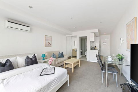 A Chic Studio Only A 4-min Walk To Victoria Market - Accommodation Nelson Bay 1