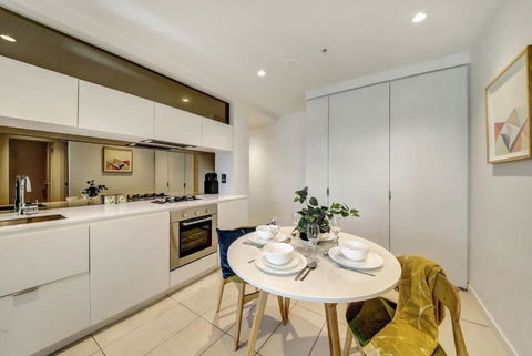 A Comfy 2BR Apt Near Crown & Southern Cross - Accommodation Nelson Bay 4