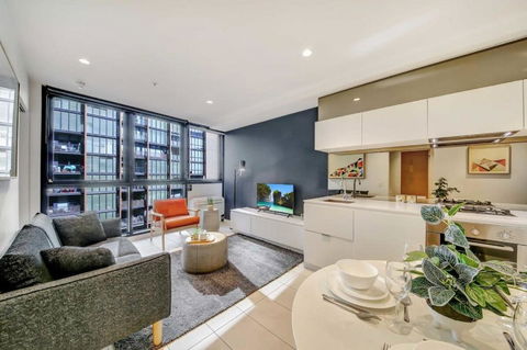 A Comfy 2BR Apt Near Crown & Southern Cross - Accommodation Nelson Bay 0