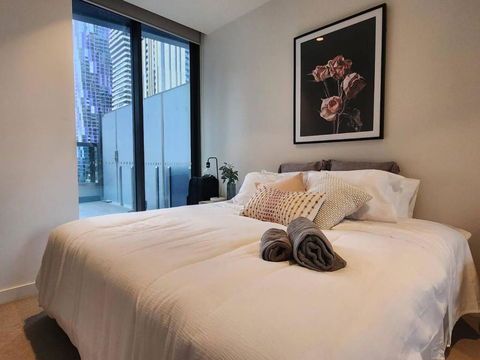 A Cosmopolitan Hub In CBD Centre - Accommodation Nelson Bay 0