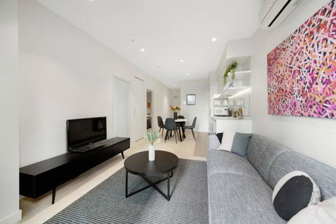 A Cosmopolitan Hub In CBD Centre - Accommodation Nelson Bay 2