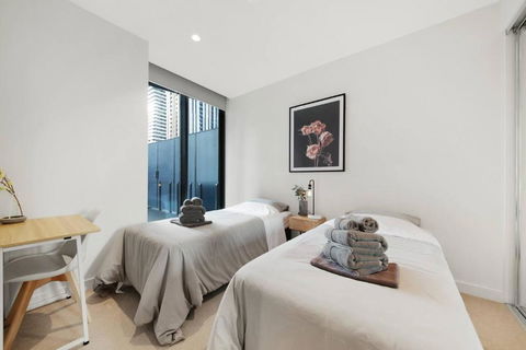 A Cosmopolitan Hub In CBD Centre - Accommodation Nelson Bay 3