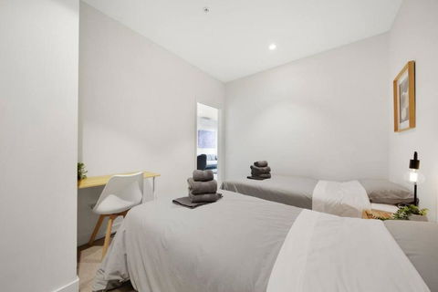 A Cosmopolitan Hub In CBD Centre - Accommodation Nelson Bay 4