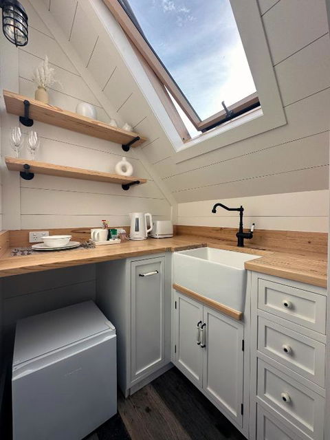 A Majestic Victorian Private Rear Access Quarters - Accommodation Nelson Bay 3