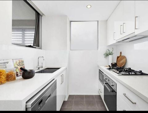 A Private Room - 1 Train Stop To Chatswood CBD - Accommodation Nelson Bay 0