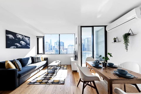 A Spacious & Chic Home Next To Southern Cross - Accommodation Nelson Bay 0