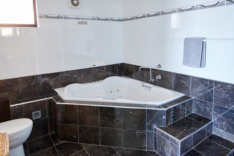 A Stones Throw At Mollymook Beach - Accommodation Nelson Bay 1
