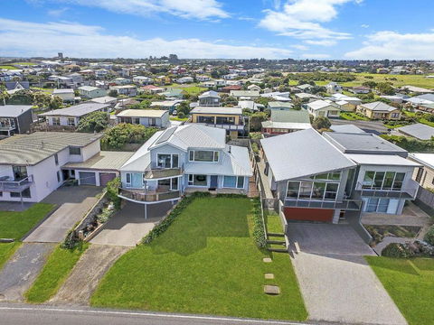 A Top Deck - Accommodation Nelson Bay 2