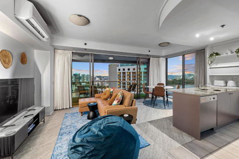 A Touch Of Class - 2Bed-2Bath-1Car-Balcony-Views - CBD - Accommodation Nelson Bay 1