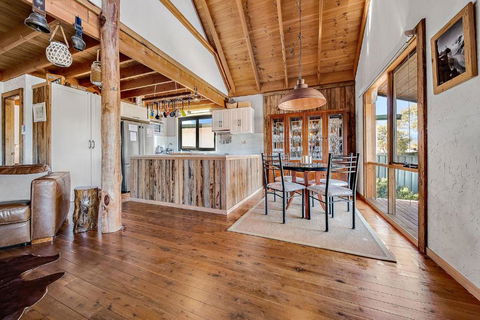 Aarlaur 2 - Charming 2BR Rustic Home L Bath L Fire Pit L WiFi L Air-Con - Accommodation Nelson Bay 2
