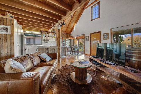 Aarlaur 2 - Charming 2BR Rustic Home L Bath L Fire Pit L WiFi L Air-Con - Accommodation Nelson Bay 0