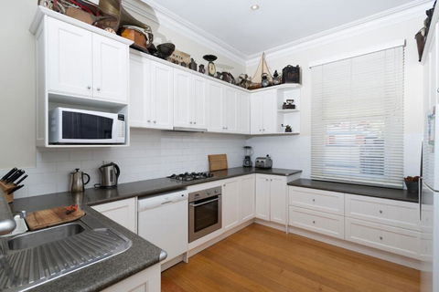 Abaleen House - Accommodation Nelson Bay 2