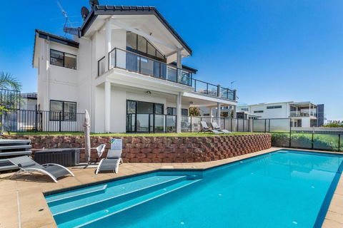 Above And Beyond - Beautiful Home With Heated Pool And Views - Accommodation Nelson Bay 0