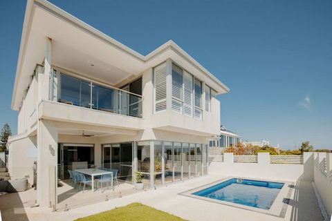 Above The Clouds By St Nicholas - Accommodation Nelson Bay 0