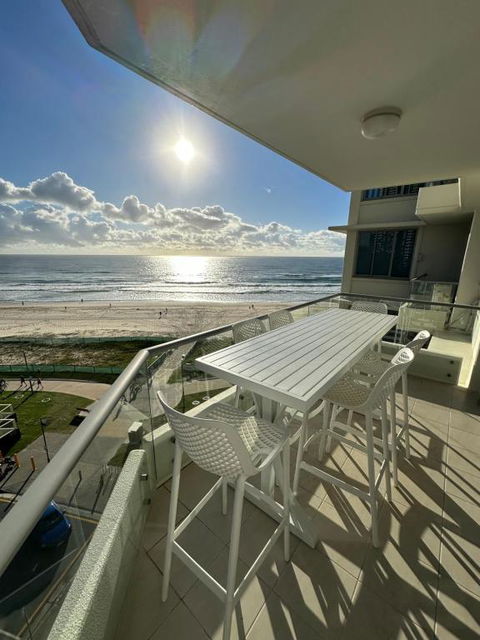 Absolute Beach Frontage Two Bedroom - Accommodation Nelson Bay 4