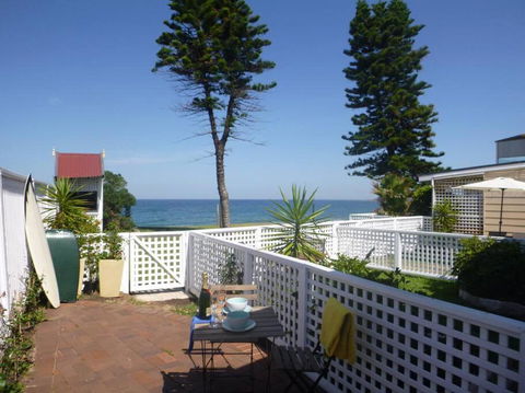 Absolute Beachfront 2BR Pet-Friendly Terrace - The Coachhouse - Accommodation Nelson Bay 1