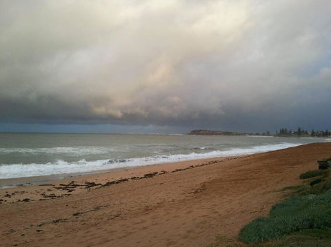 Absolute Beachfront 2BR Pet-Friendly Terrace - The Coachhouse - Accommodation Nelson Bay 3