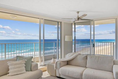 Absolute Beachfront Apartment - Accommodation Nelson Bay 0