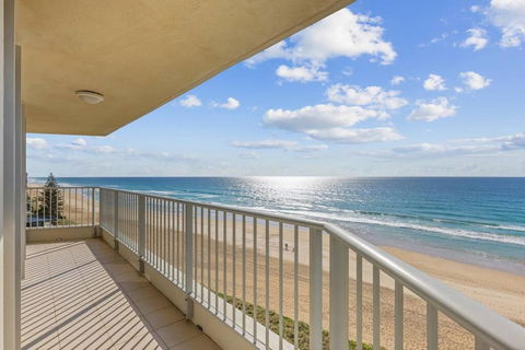 Absolute Beachfront Apartment - Accommodation Nelson Bay 4